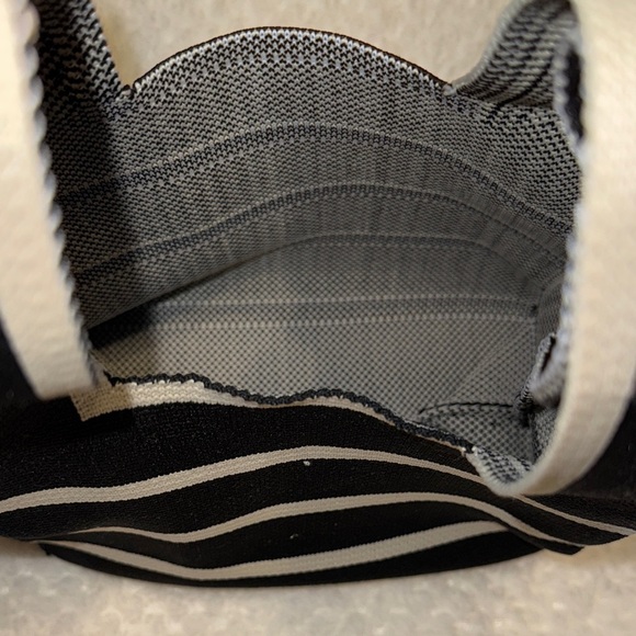 🖤 NWOT Black & Cream Knit Mini Tote Bag - Picture 7 of 9